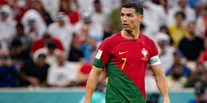 Cristiano Ronaldo là cầu thủ vĩ đại nhất thế giới